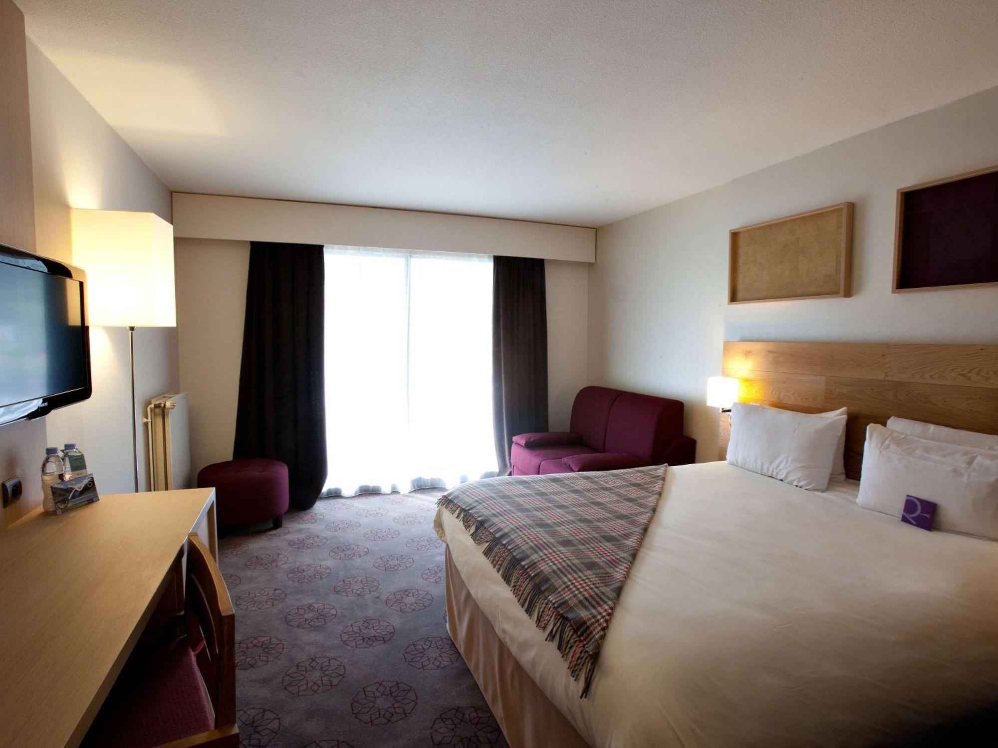 Mercure Saint-Lary Экстерьер фото